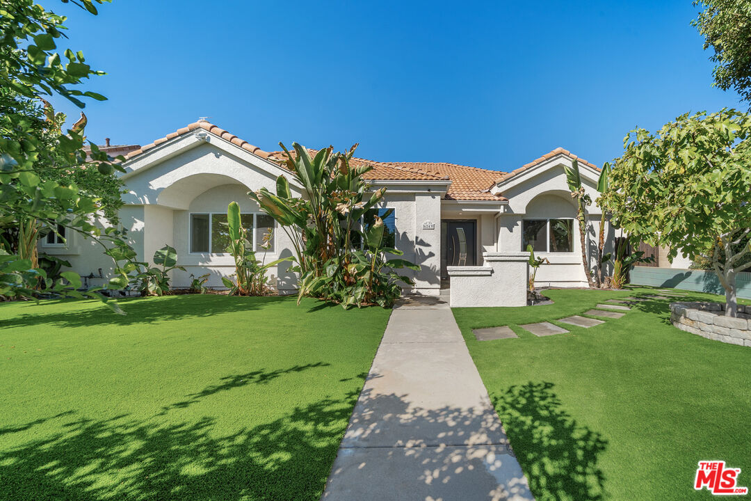 6243 Fallbrook Ave — photo