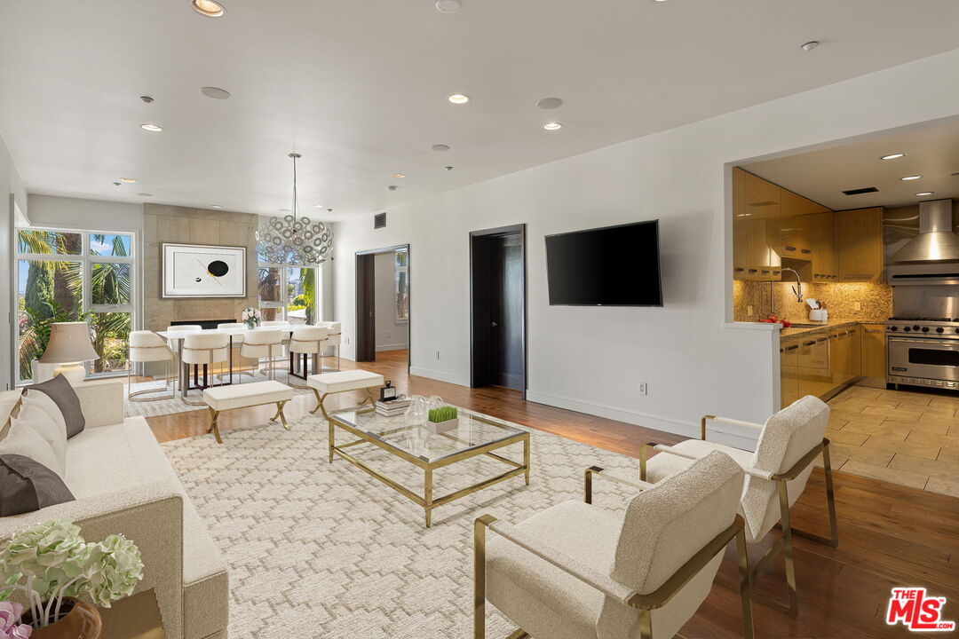 447 N Doheny Dr 305 — photo