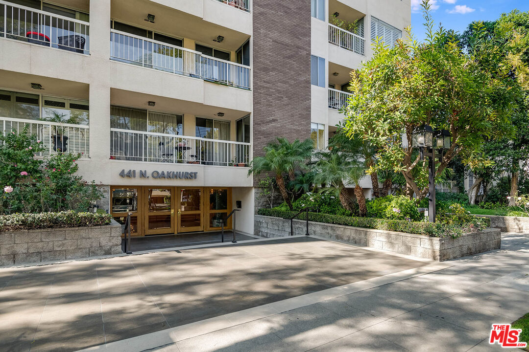 441 N Oakhurst Dr Unit 304 — photo