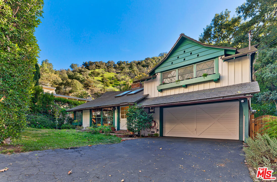 9816 Easton Dr — photo