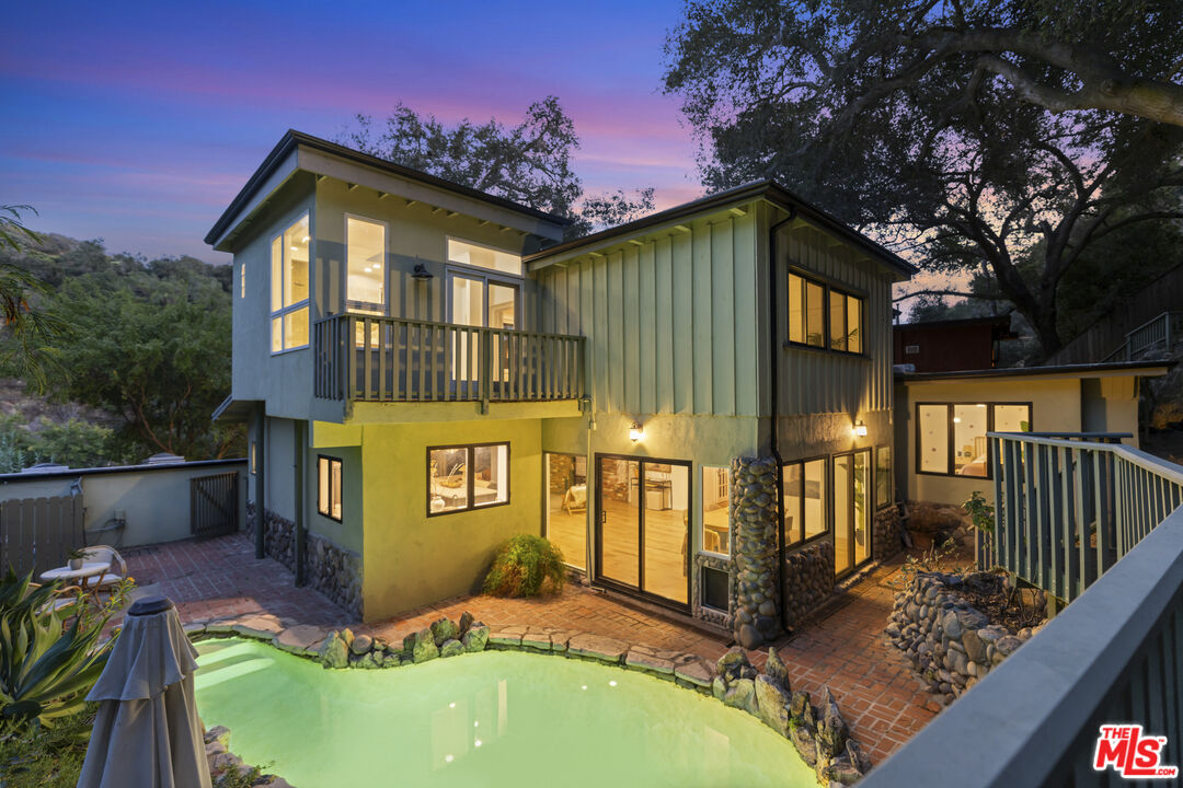 1367 Oakwood Dr — photo