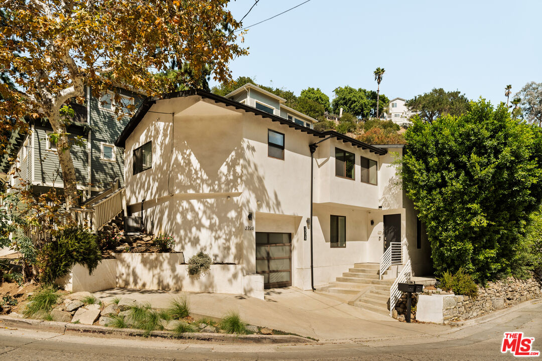 2228 Laurel Canyon Blvd — photo