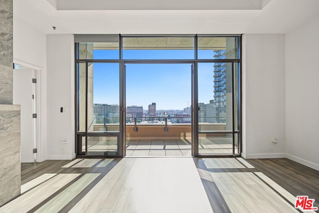 1111 S Grand Ave Unit Ph6 — photo