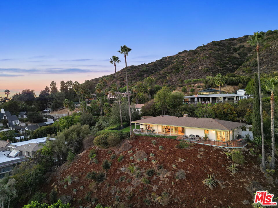 2271 Hill Dr — photo