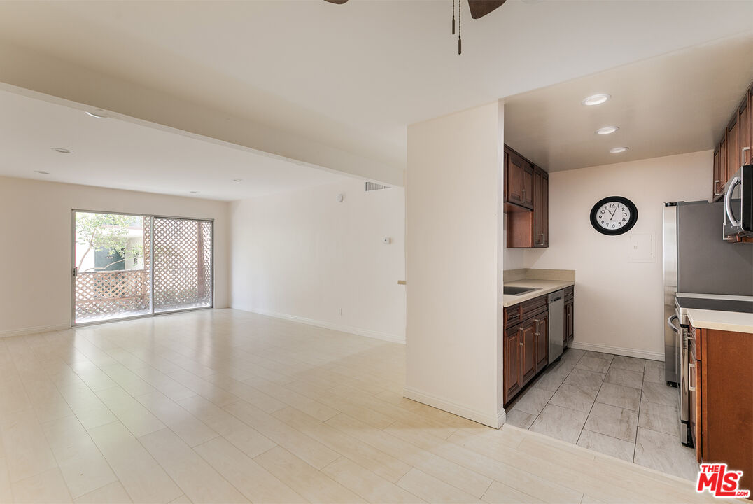 5460 White Oak Ave Unit K103 — photo