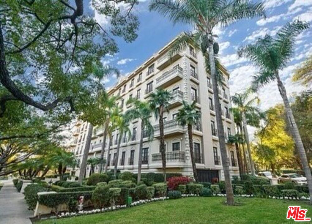 425 N Maple Dr Unit 206 — photo