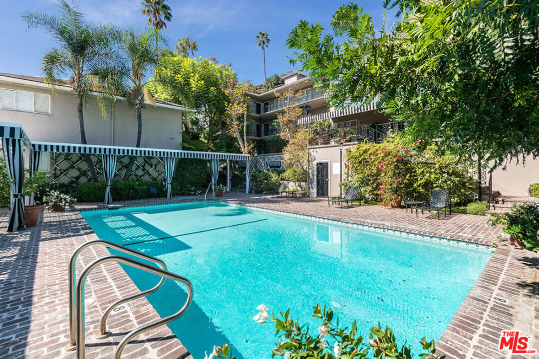 1225 Sunset Plaza Dr Unit 2 — photo
