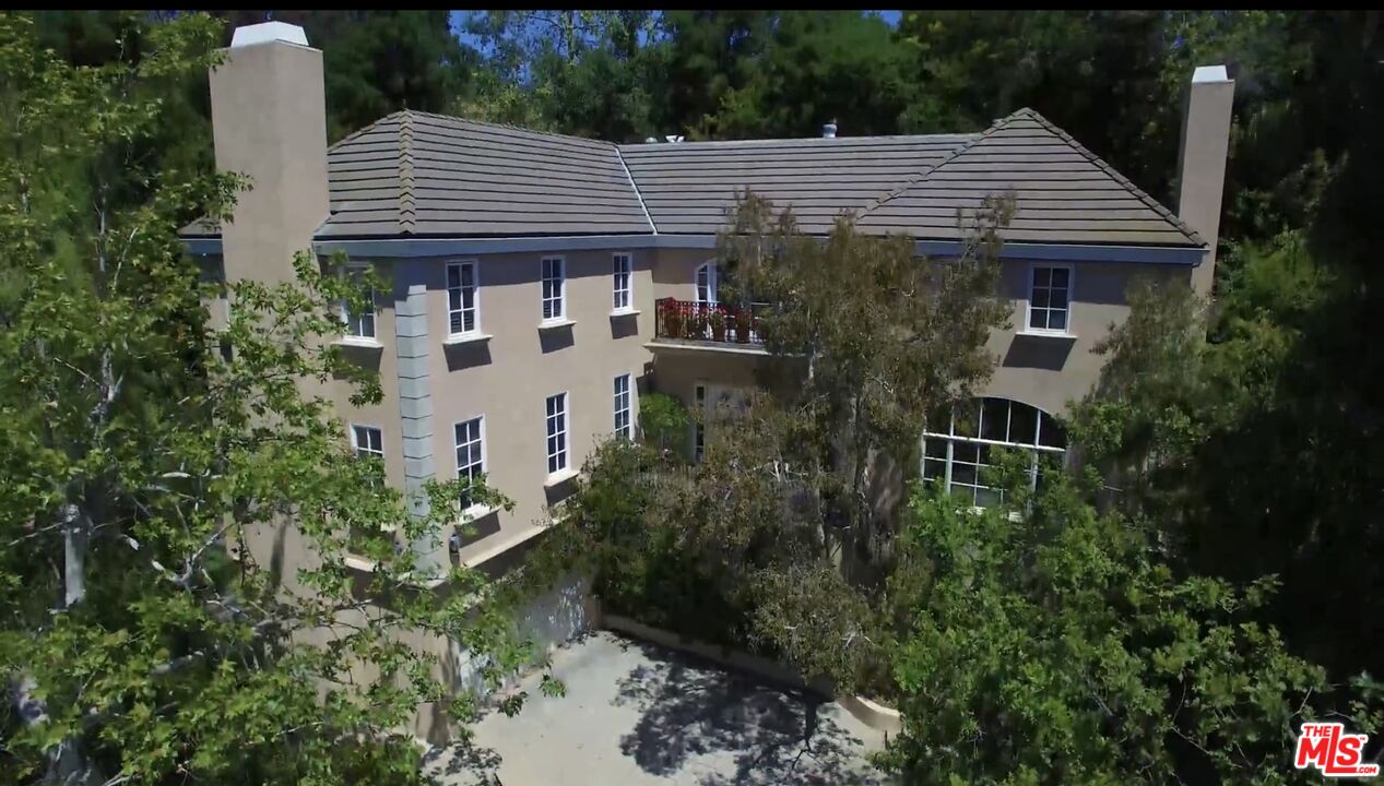 898 N Bundy Dr — photo