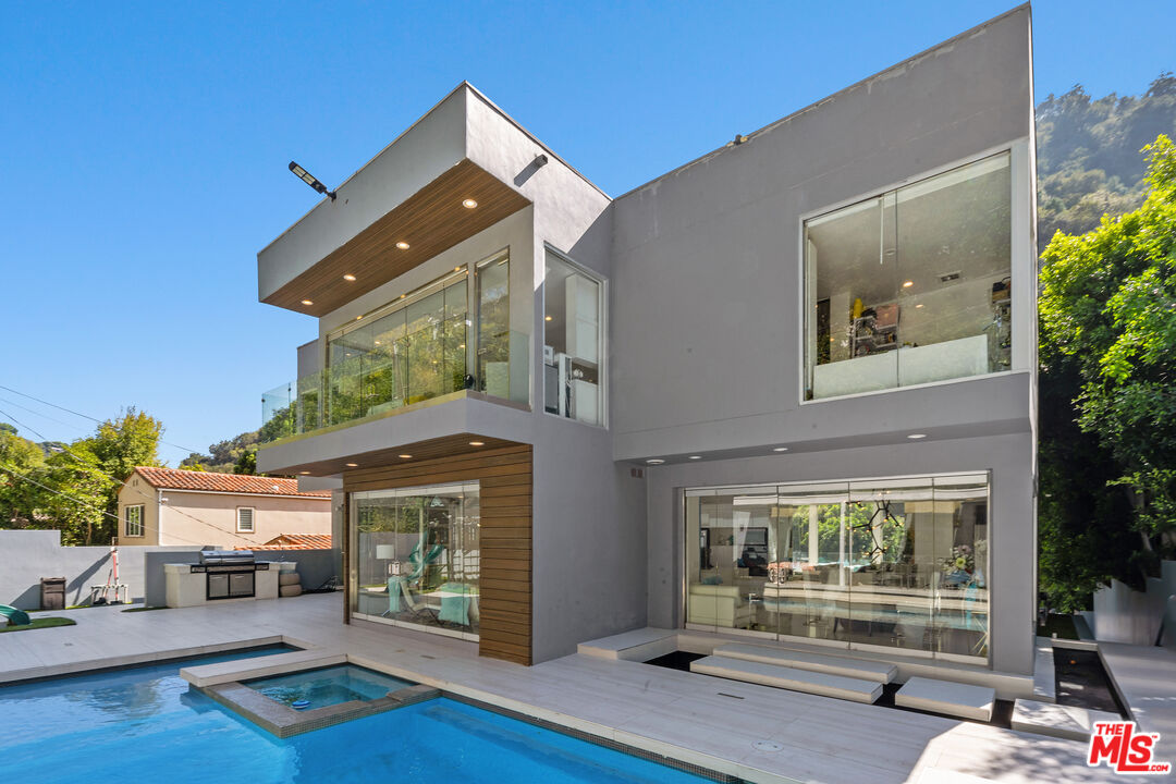 1590 Benedict Canyon Dr — photo