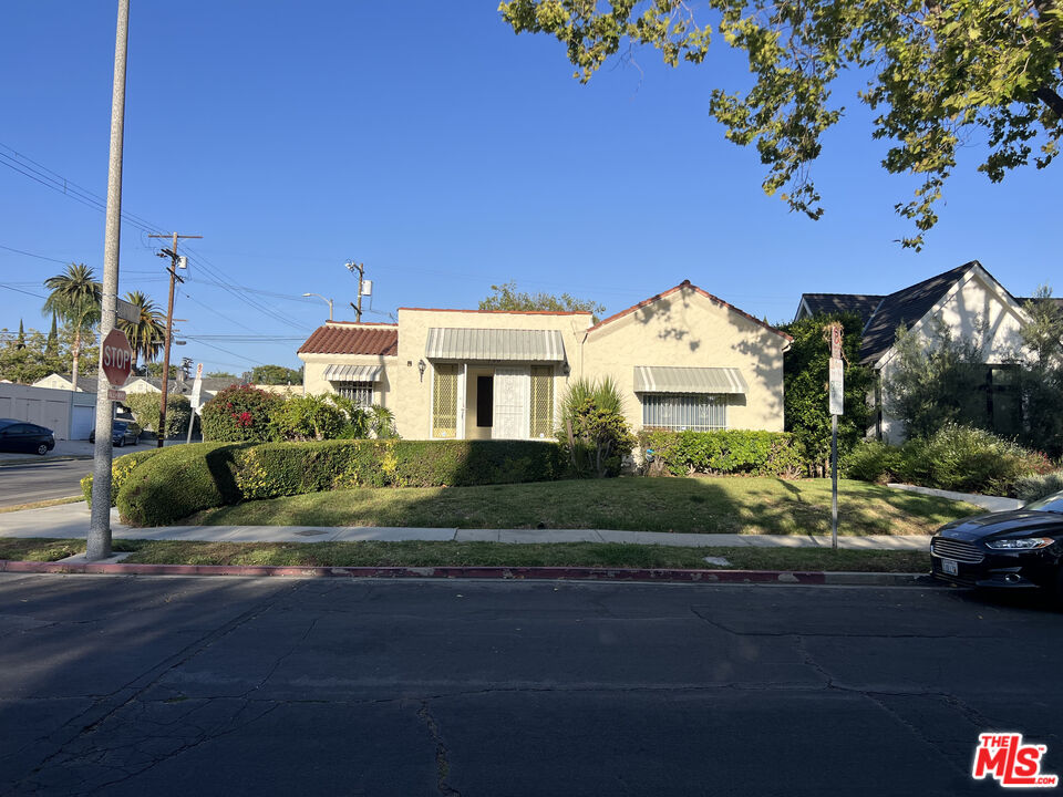 758 N Mansfield Ave — photo
