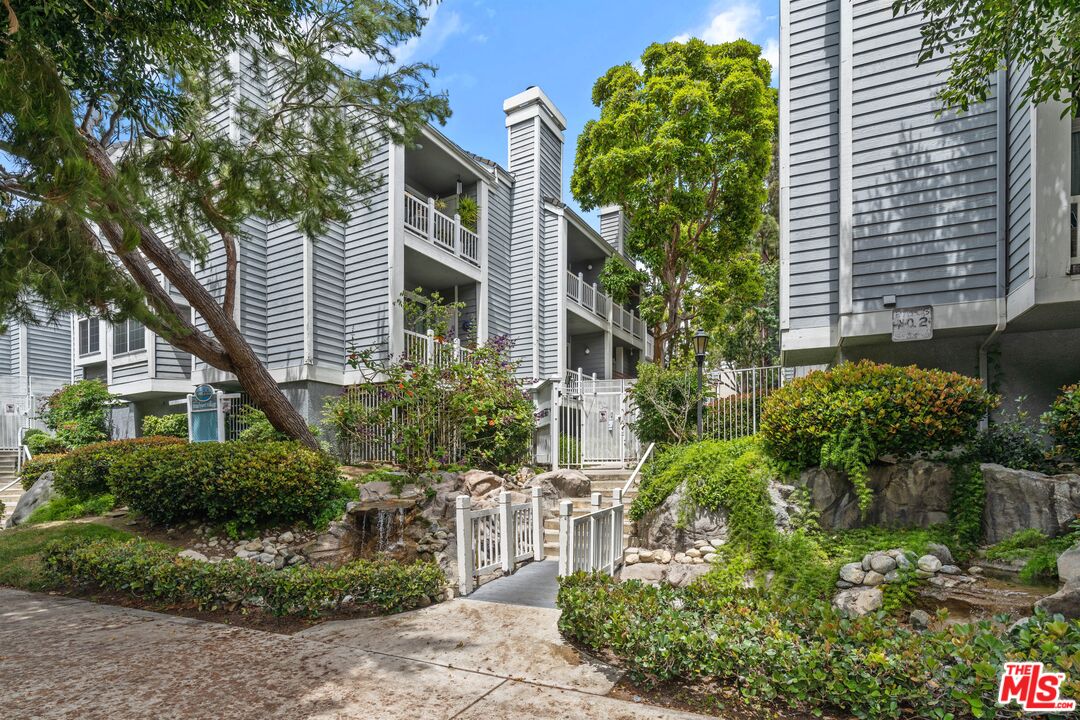 8500 Falmouth Ave Unit 3215 — photo