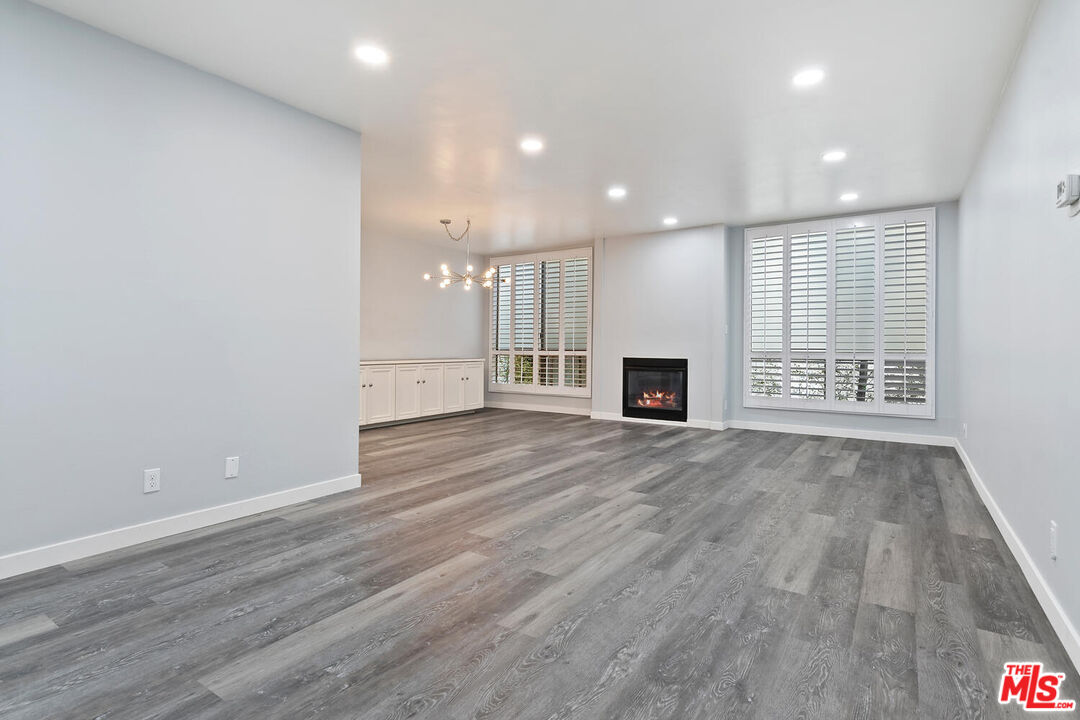 927 N Kings Rd Unit 107 — photo