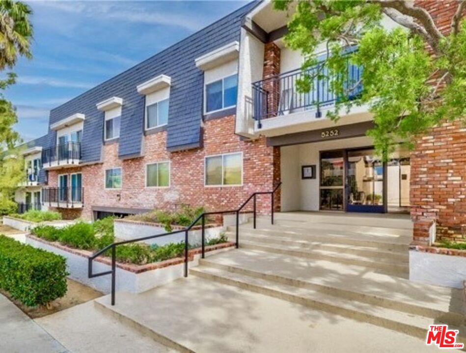 5252 Coldwater Canyon Ave Unit 207 — photo