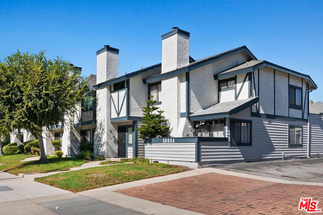 19221 Sherman Way Unit 19 — photo