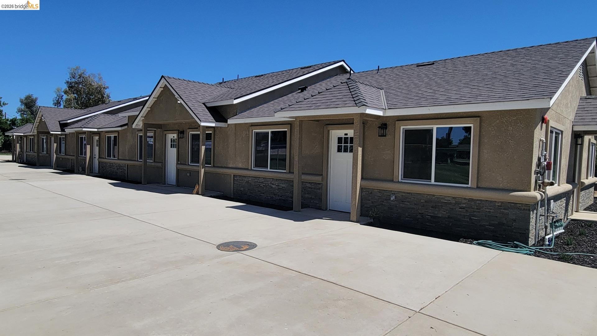 300 N Soderquist Rd, Turlock, CA 95380 — photo 2