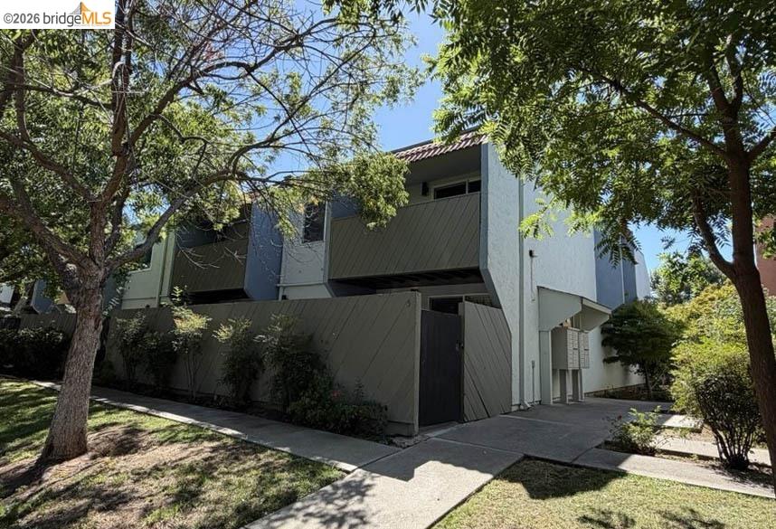 1800 Laguna St Apt 5 — photo