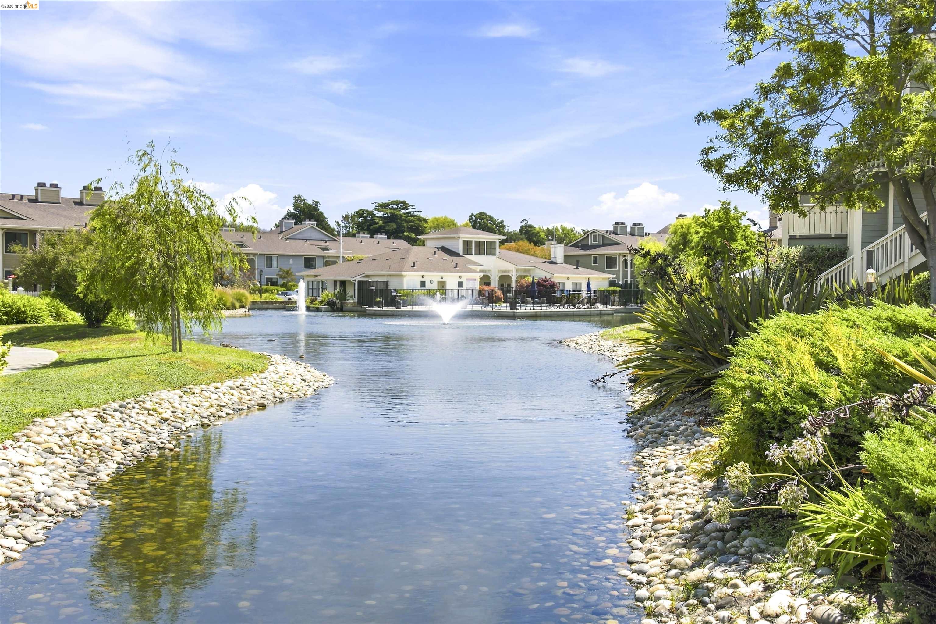 109 Shoreline Ct — photo