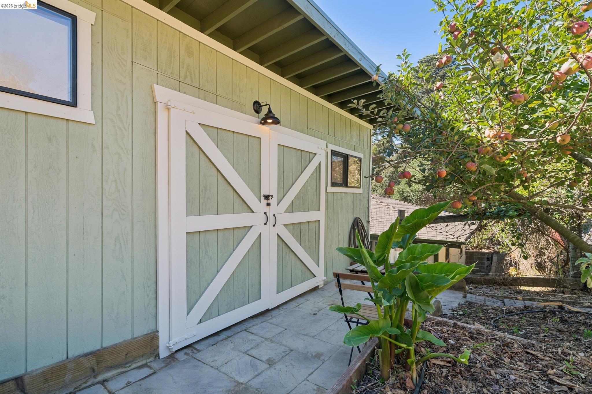 6120 N Arlington Blvd — photo