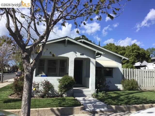 322 W 9th St — photo