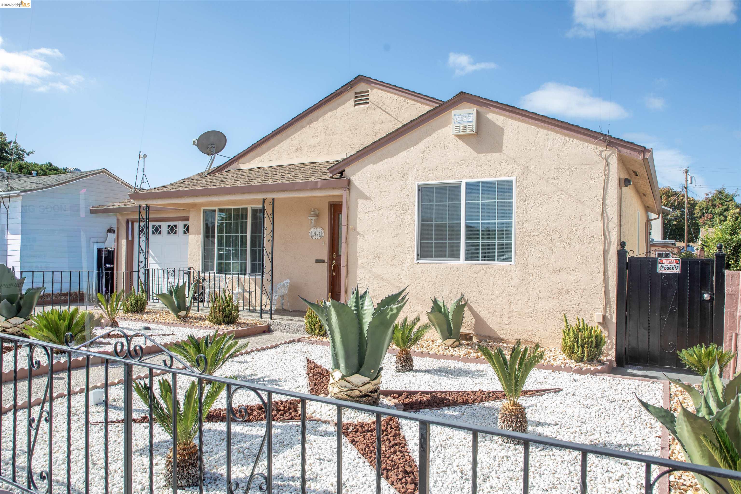 1051 Donovan Dr — photo