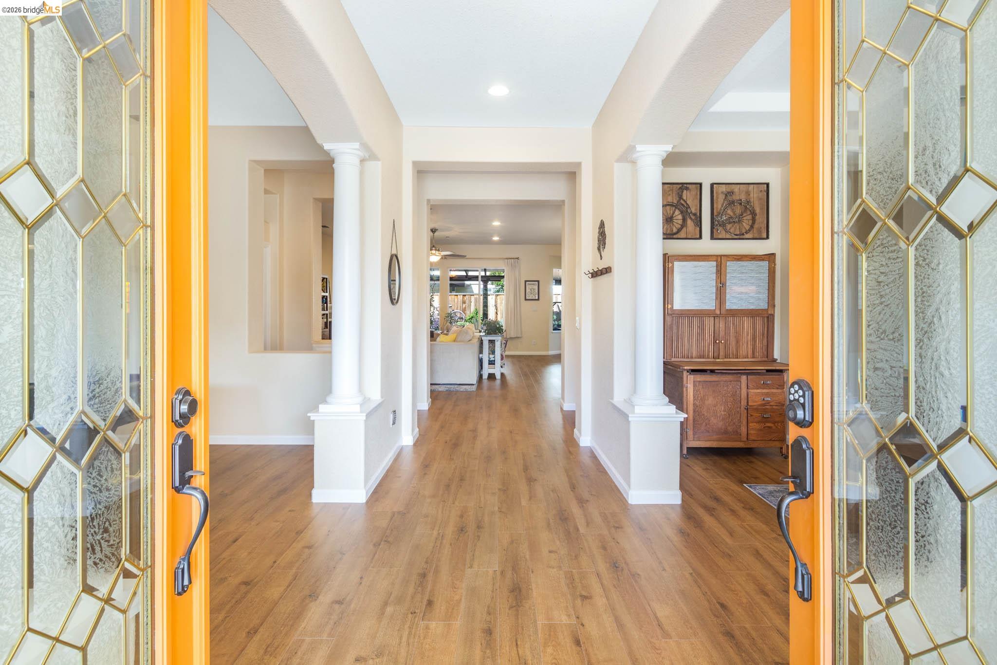 2835 Hawthorn Ct — photo