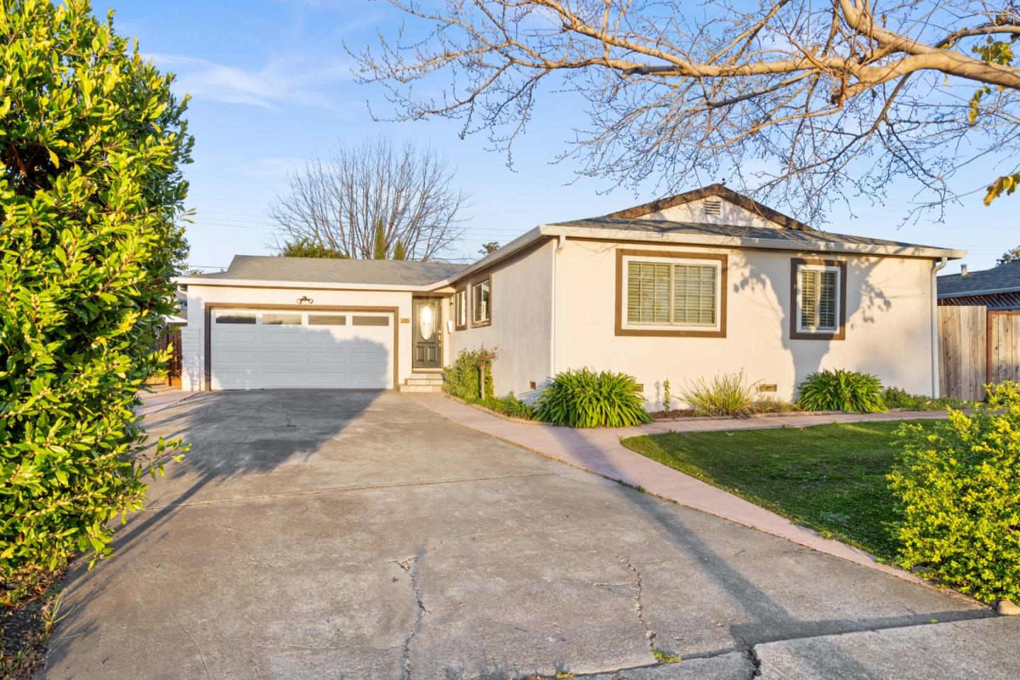 2393 Augusta Pl — photo