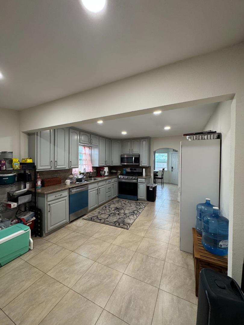 2712 Ferguson Rd, Gilroy, CA 95020