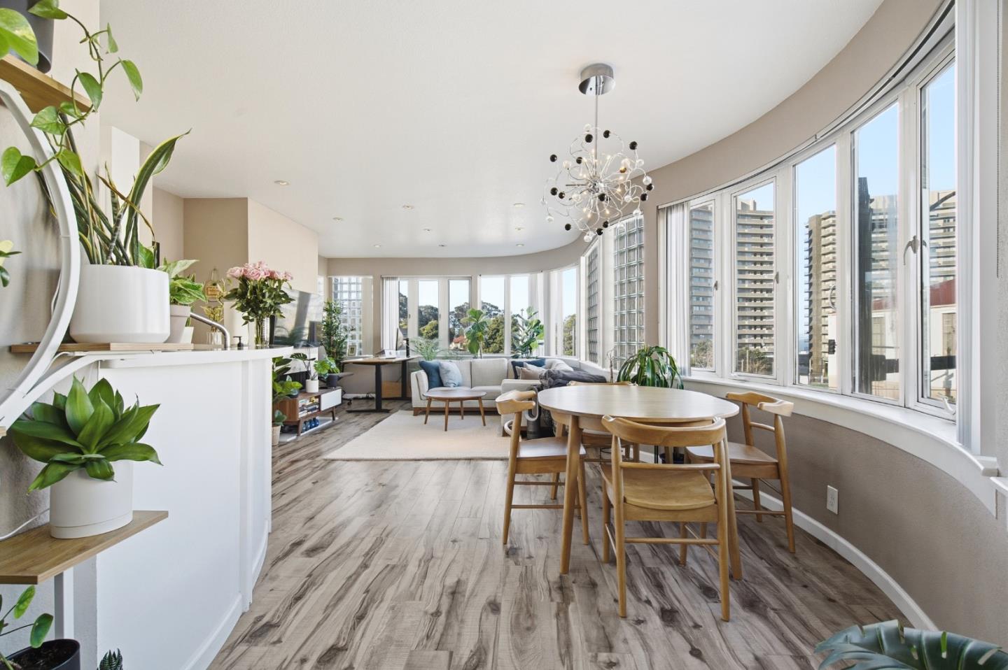 1111 Bay St 307 — photo