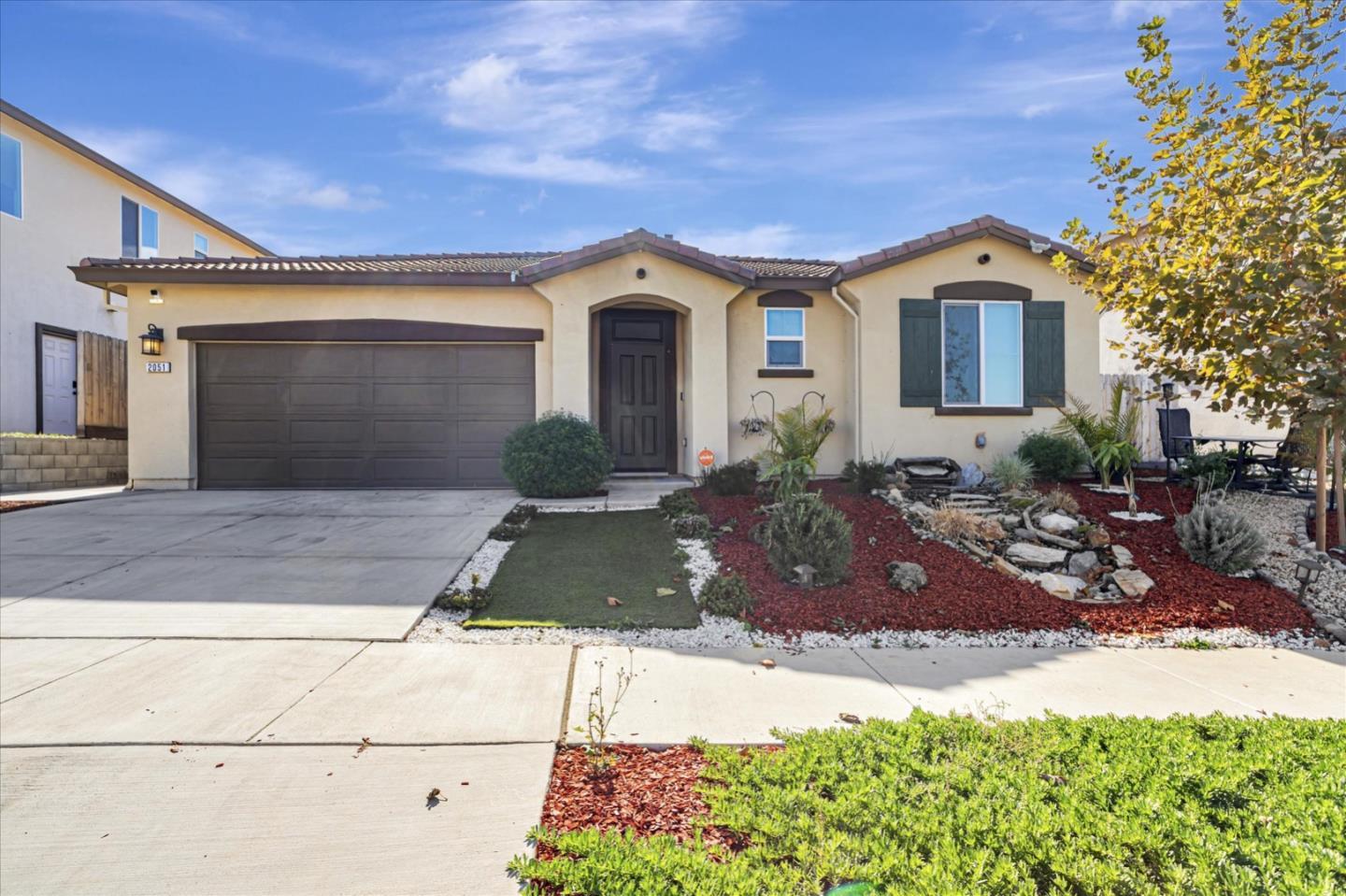 2051 Rosewood Dr — photo