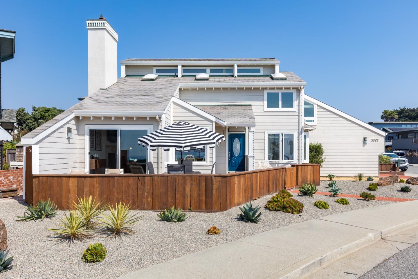 2302 W Cliff Dr — photo