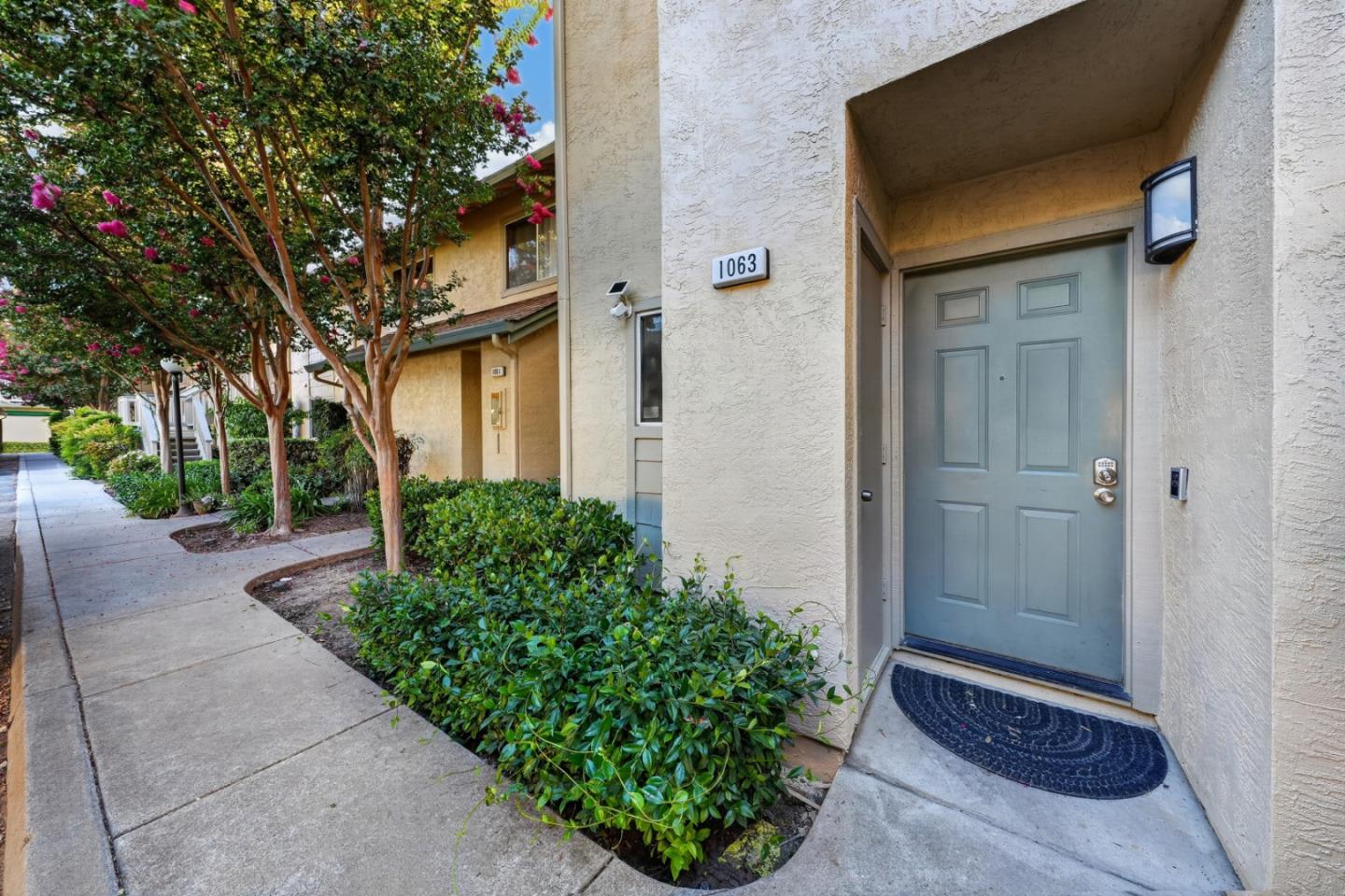 1063 Summershore Ct — photo