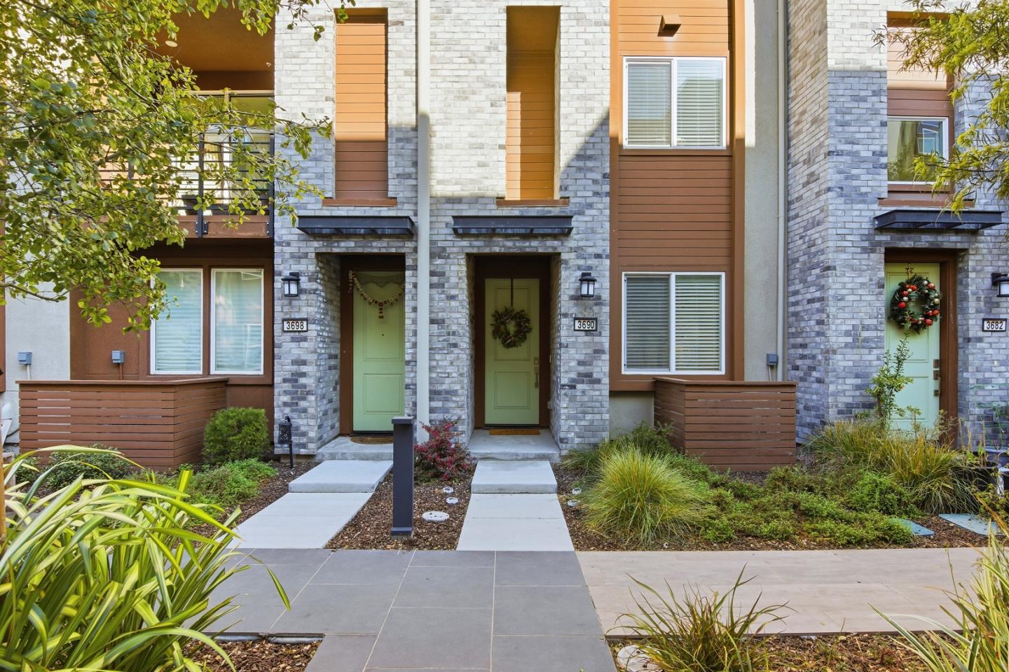 3690 Access Cmn — photo