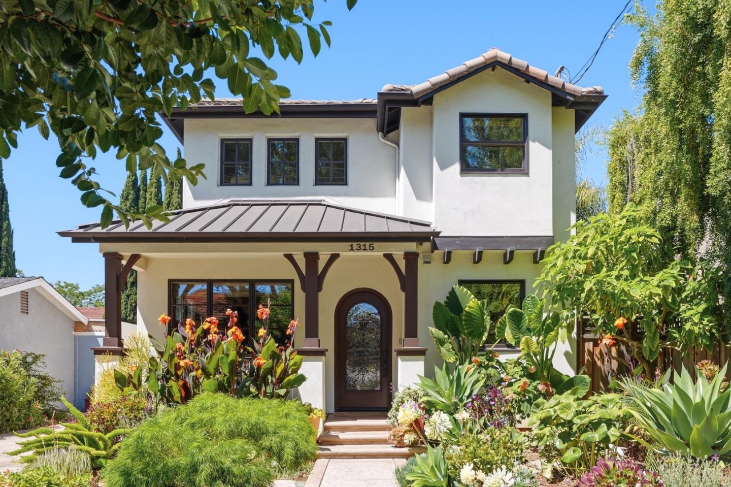 1315 Iris Ct — photo