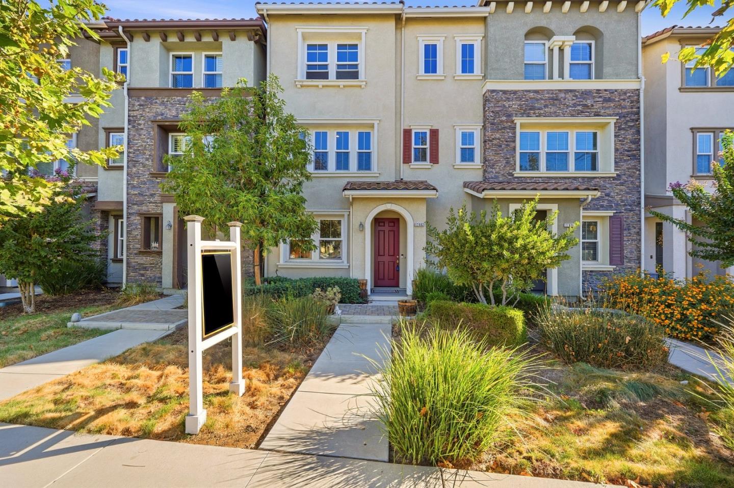 17982 Monterey — photo