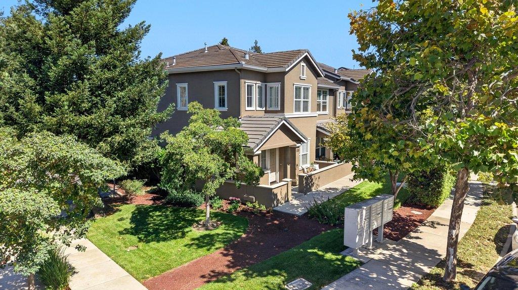 233 Lighthouse Dr — photo