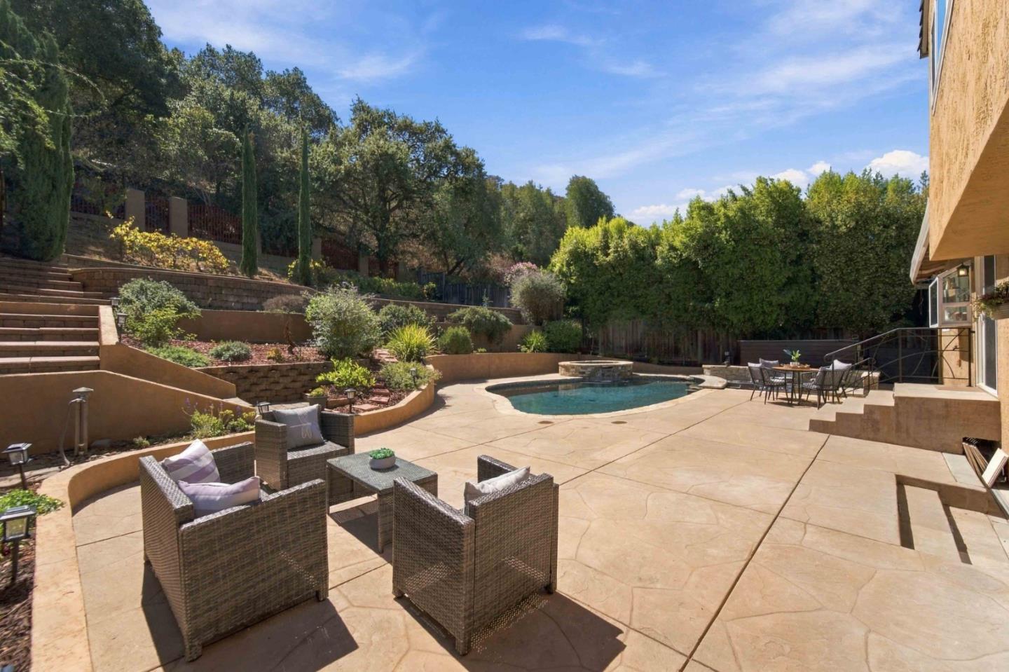 904 Foothill Dr — photo