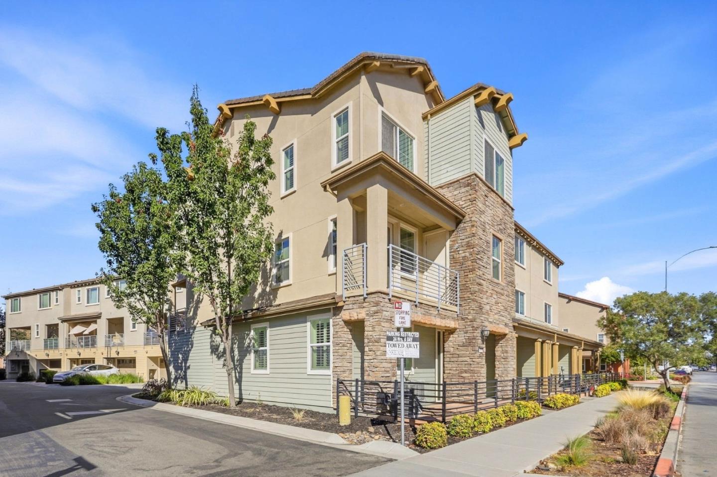 6094 Charlotte Dr — photo