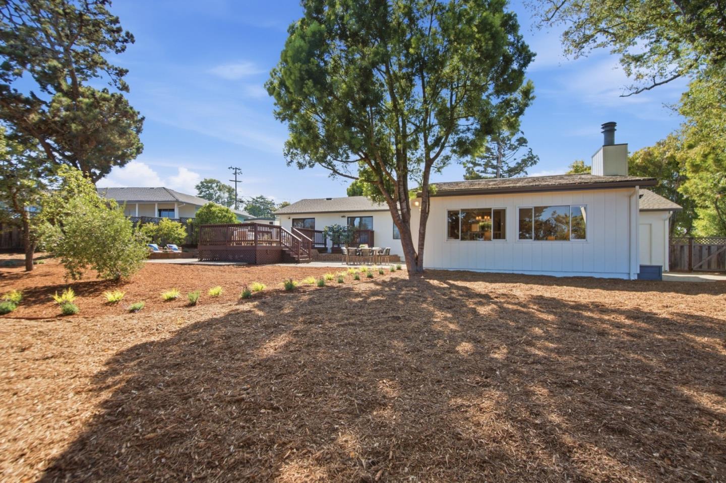 3402 Hillcrest Dr — photo
