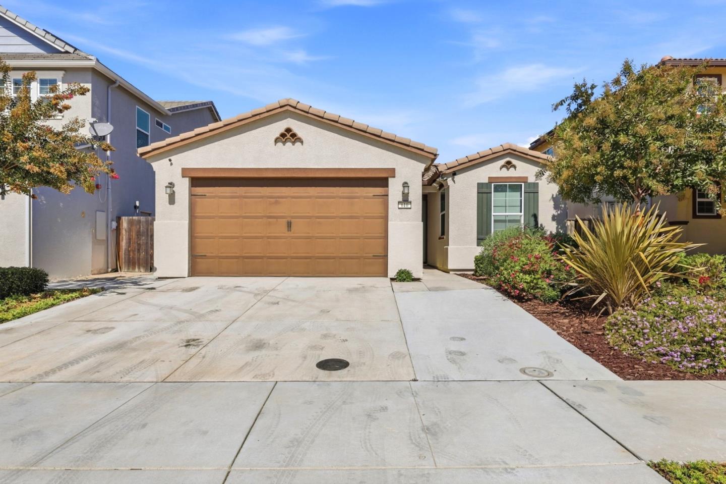 610 Valencia Way — photo