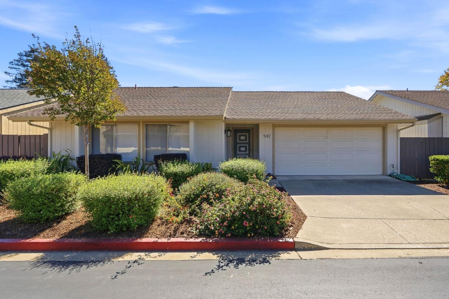 542 Hamlin Way — photo