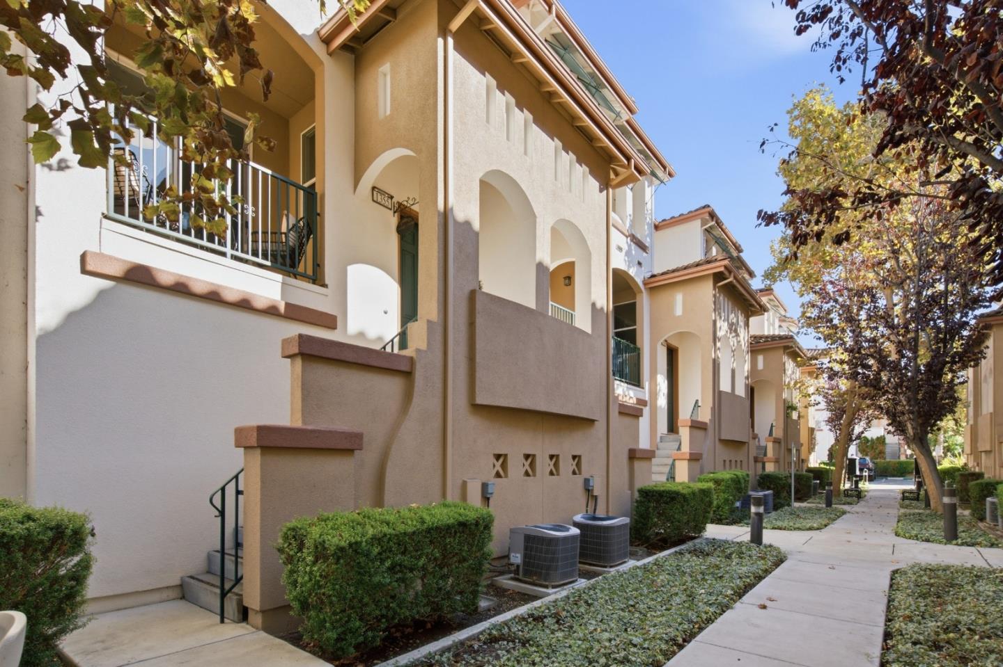 1355 Mckinley Ct — photo