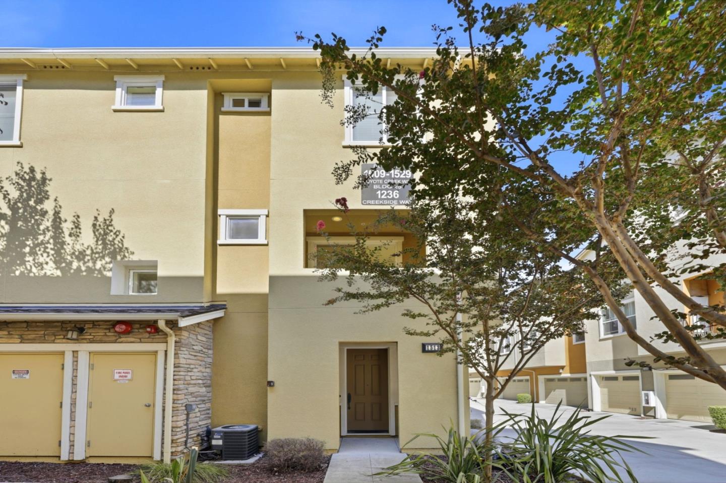 1513 Coyote Creek Way — photo