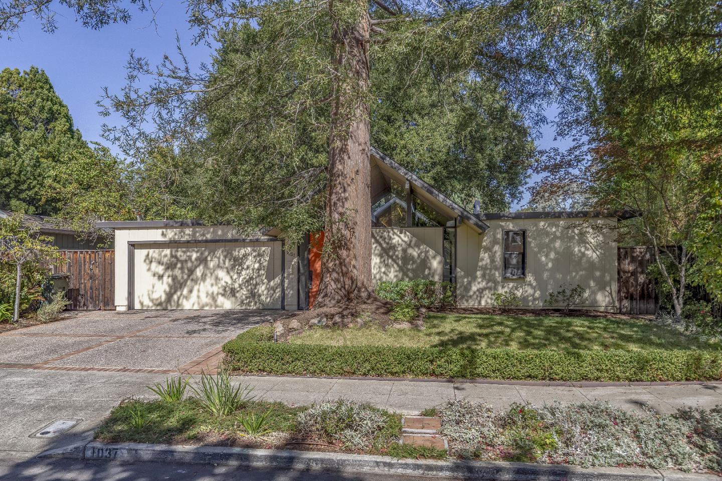 1037 Harker Ave — photo
