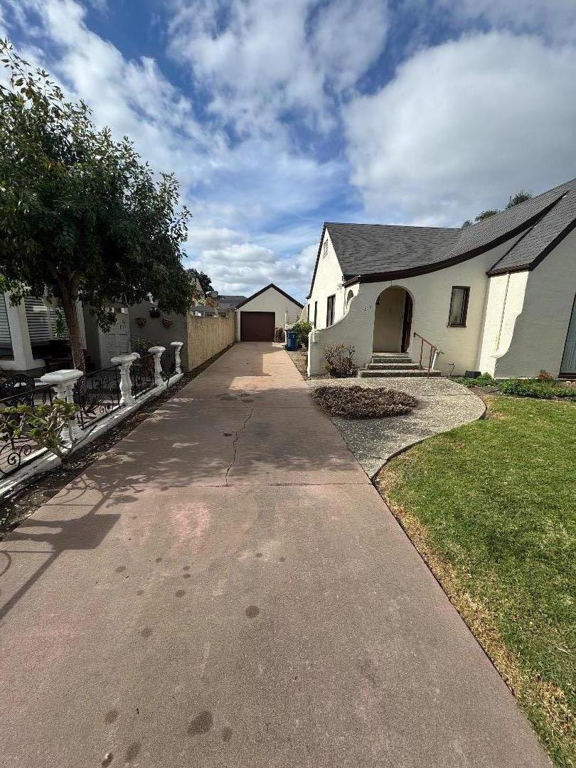 Home in Salinas, CA 93901 — photo 2
