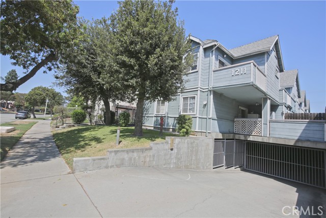 1211 Huntington Dr F — photo