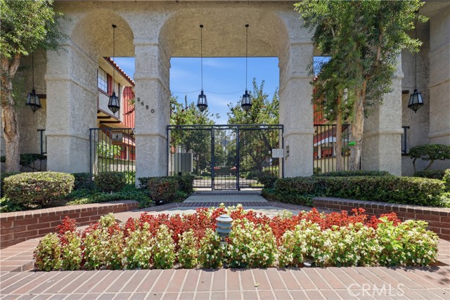 2450 E Del Mar Blvd 17 — photo