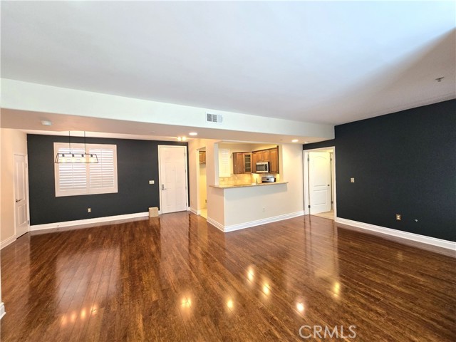 4724 Kester Ave 409 — photo