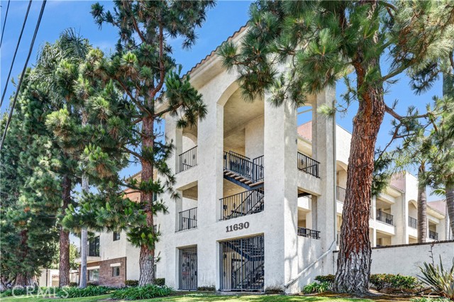 11630 Warner 504 — photo