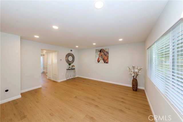918 Huntington Dr O — photo