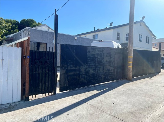 324 W Oliver — photo